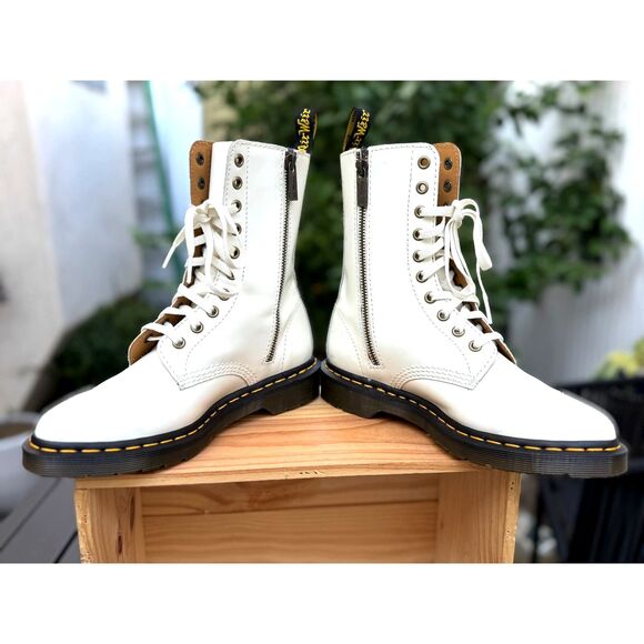Dr. Martens Alix White Leather 10 Hole Pointed Toe Ankle Boots Size 7 DOC Marten - Picture 9 of 14